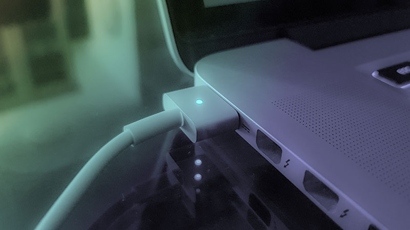 Macbook Air Şarj Aleti Tamiri